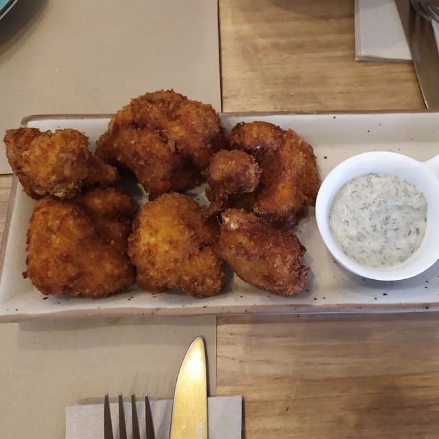 Photo du plat “No-alitas de coliflor”