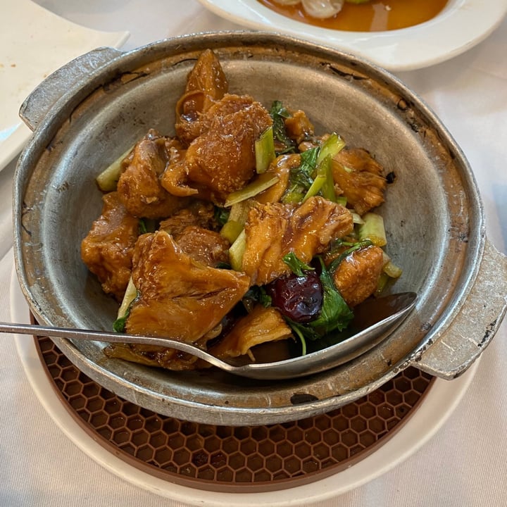 photo of Yang Shin Vegetarian Restaurant Stir fried bearded tooth mushroom with sanbei sauce  塔香猴頭菇 shared by @viviantothewu on  01 Jun 2020 - review