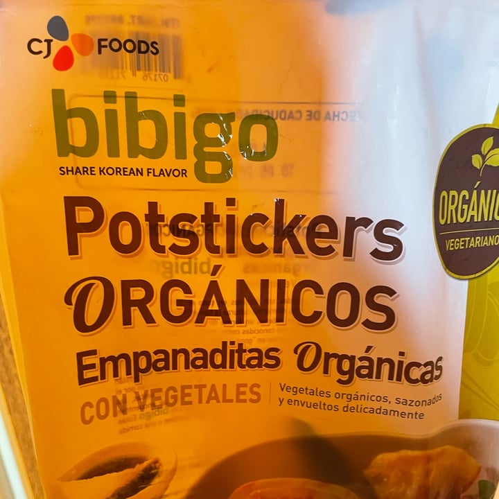 review photo of Bibigo Tofu & Vegetable Gyoza shared by @beckiesveggies on 06 Jan 2022 - review