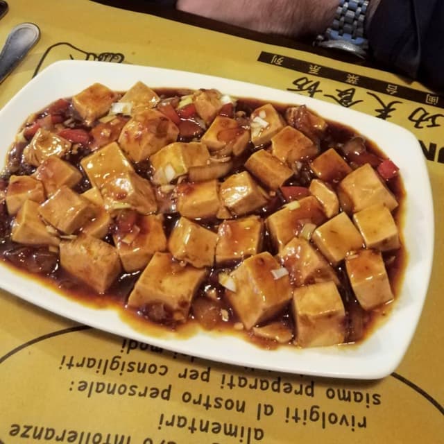 菜肴“Tofu in salsa piccante”的照片