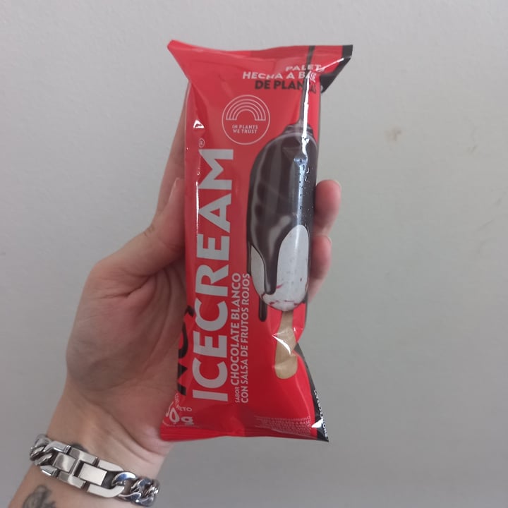 review photo of NotCo Not Icecream Paletas sabor Chocolate Blanco con Salsa de Frutos Rojos shared by @nativegantandil on 01 Jan 2022 - review