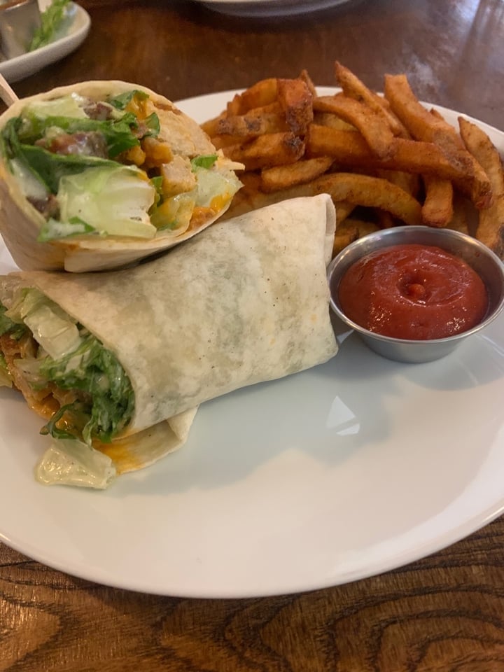 photo of Nateure’s Plate Chicken Caesar salad wrap shared by @steenie on  27 Dec 2019 - review