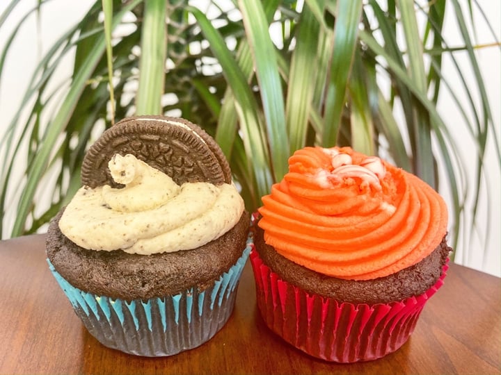 photo of Allie's Vegan Pizzeria & Cafe Cupcakes (chocolate oreo & chocolate peppermint) shared by @strahberry on  20 Dec 2019 - review