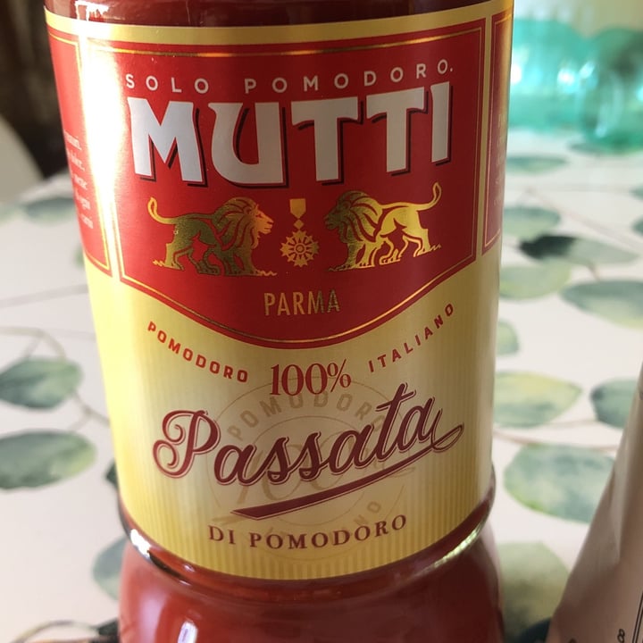 photo of Mutti Pasata pure de tomate shared by @chiabra on  14 Apr 2022 - review