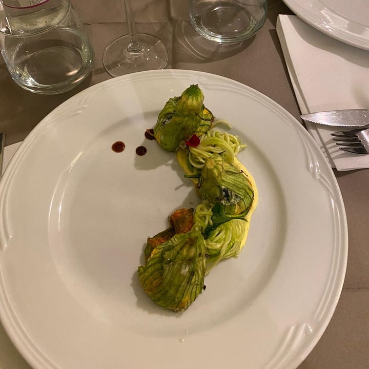 review photo of Ristorante La Casina di Alice Fiori di zucca ripieni di nicotta con spaghetti di zucchine shared by @cofiasocco on 21 May 2022 - review