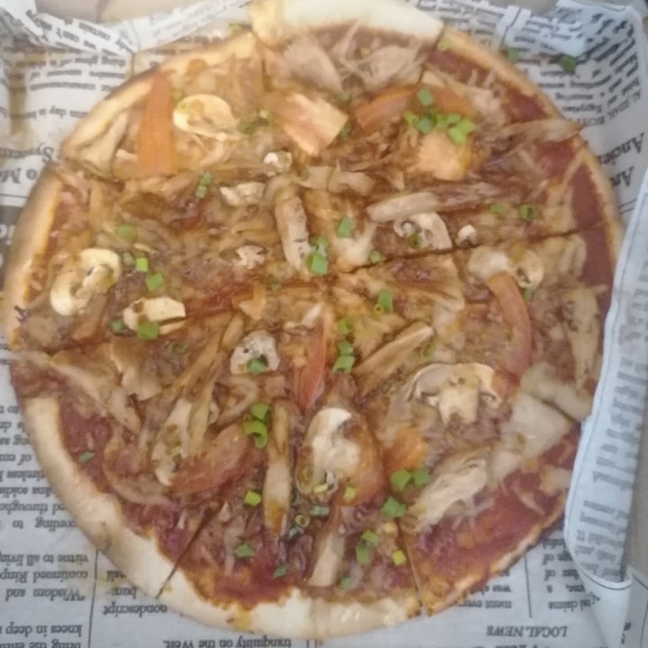 photo of Vegan Streetfood Deli - Obs Sticky Asian BBQ Chick'n Pizza shared by @rushisushi7 on  26 May 2021 - review