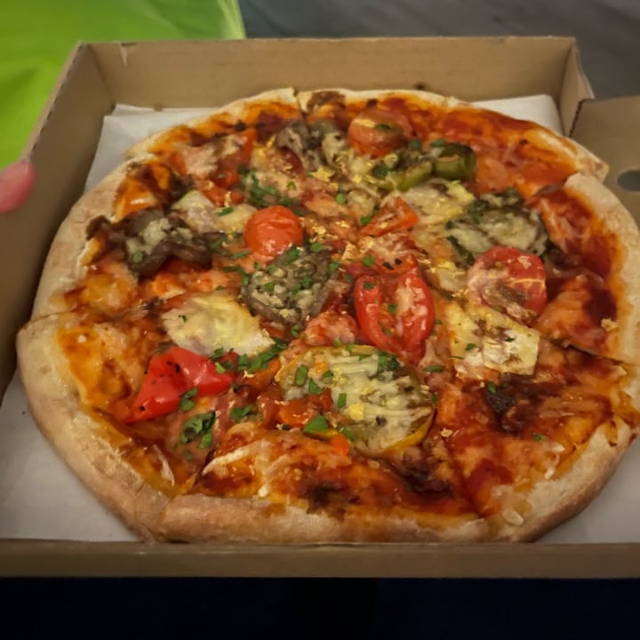photo of Green Common Singapore Vege Lovers Pizza shared by @soy-orbison on  13 Nov 2022 - review
