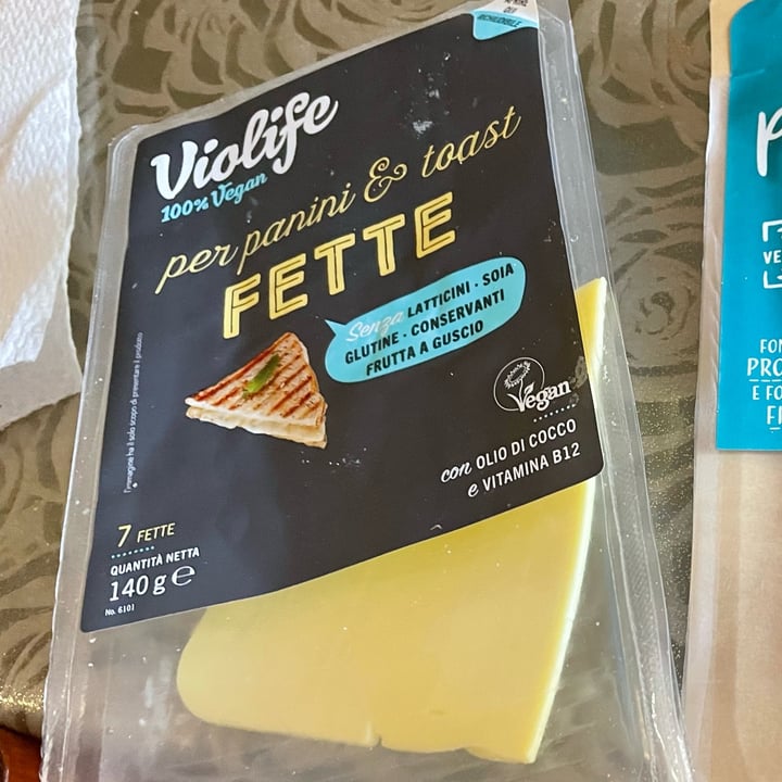 photo of Violife Formaggio in fette shared by @girasara on  19 Aug 2022 - review