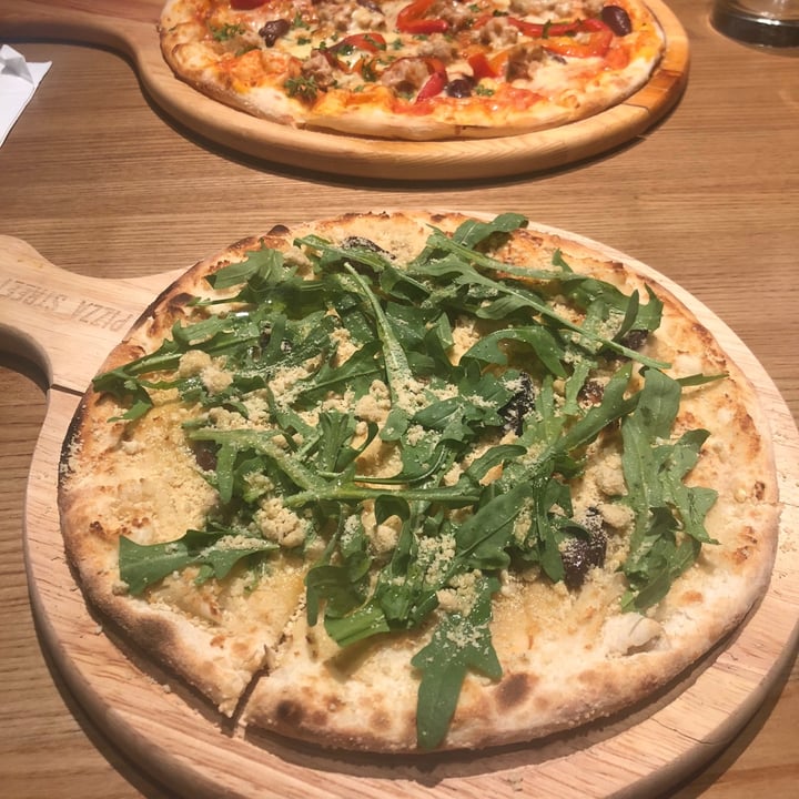 photo of Pizza Street Macadamia Ricotta Pizza shared by @jadeyc on  26 Jun 2020 - review