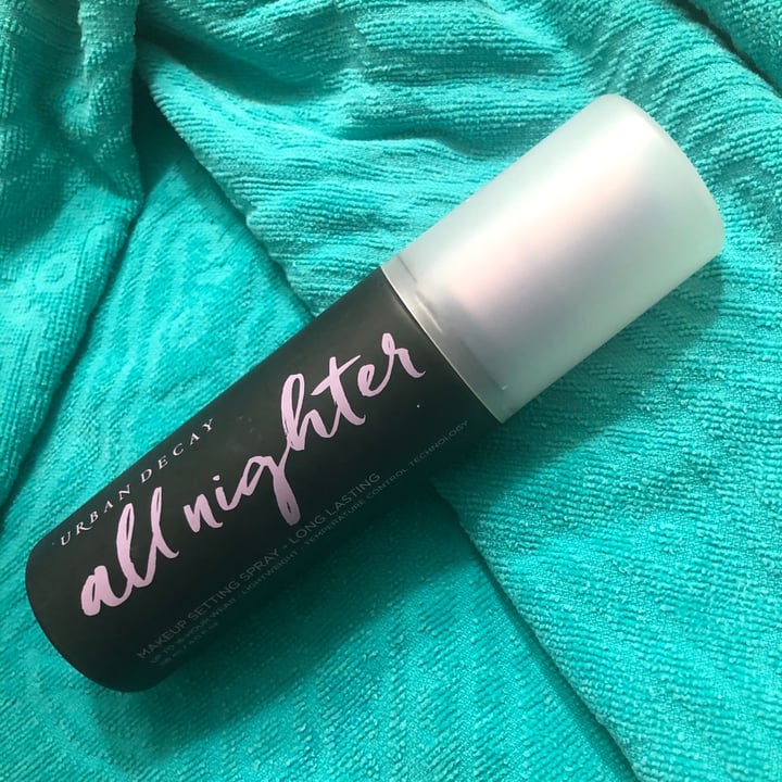 photo of Urban Decay All nighter Makeup Setting Spray - Long Lasting shared by @bego18 on  06 May 2021 - review