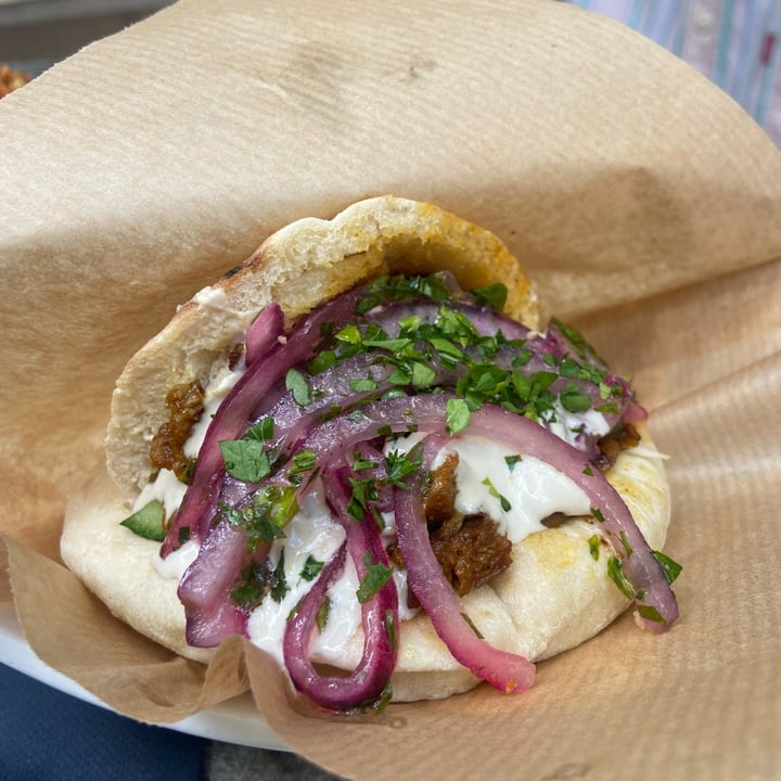 photo of Hummus Barcelona Pita shawarma de seitán shared by @martalihe on  15 May 2022 - review