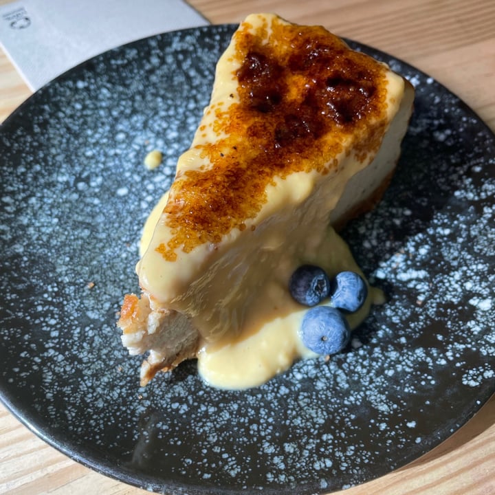 photo of Frutas Prohibidas Cheesecake Con Creme Brulee shared by @elenina on  28 Aug 2021 - review