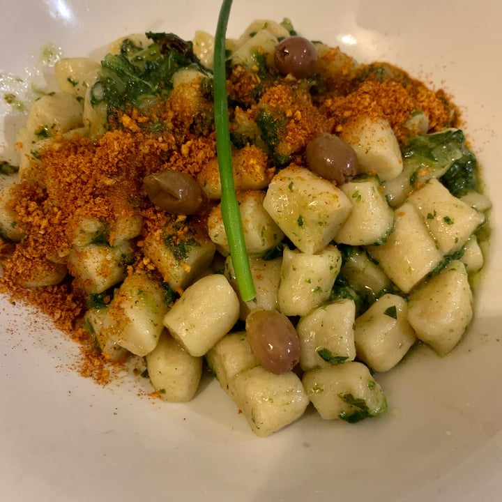 photo of La Mi Mama Gnocchetti integrali con cime di rapa, olive, uvetta e croccante di paprika shared by @ilmondodilau on  20 Apr 2022 - review
