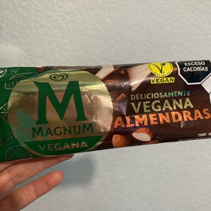 photo of Magnum Magnum Vegan Almond shared by @veganskater on  26 Apr 2022 - review