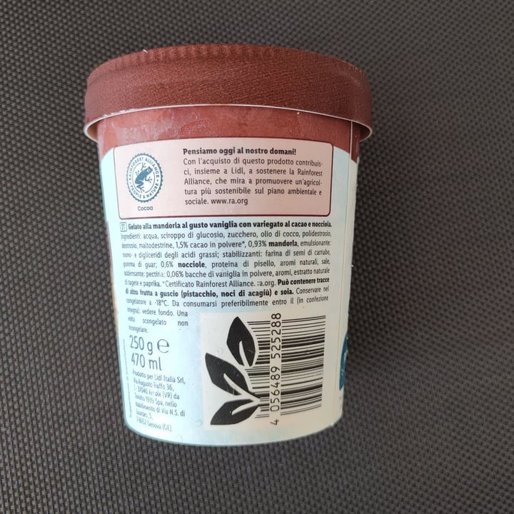 review photo of Vemondo Gelato Alla Vaniglia Cioccolato e Nocciola shared by @saretta26 on 02 Aug 2022 - review