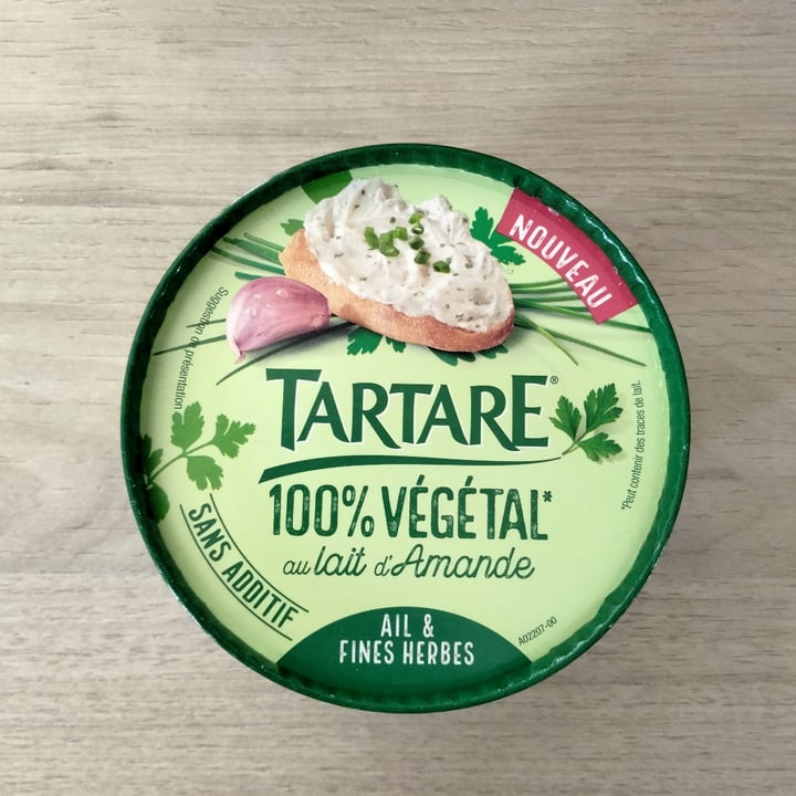 photo of Tartare 100% végétal au lait d'amande ail et fines herbes shared by @clairett on  12 Jan 2022 - review