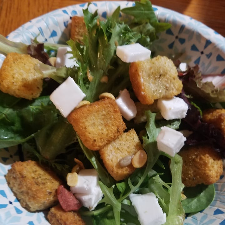 photo of Fresh Gourmet Organic croutons seasoned shared by @caseyveganforlife on  23 Sep 2021 - review