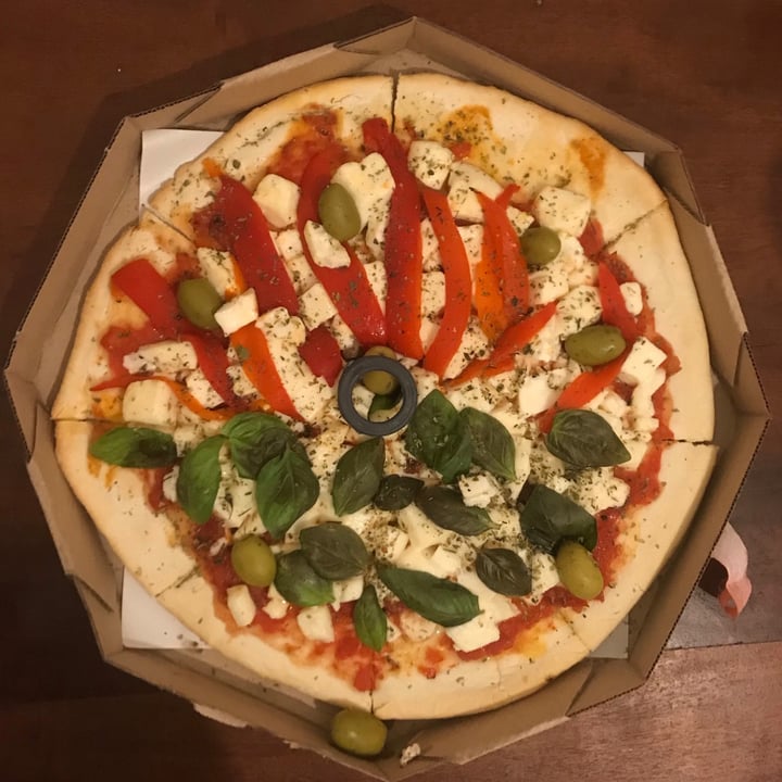 photo of Empanadas de 10 Pizza de Muzzarella y Morrón shared by @buenavibraarg on  15 Nov 2020 - review