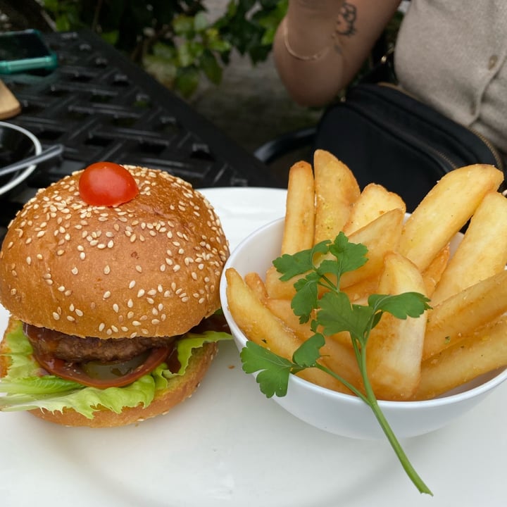review photo of Oak Leaf Brunch Cafe, Gourmet Deli & Coffee Bar Beyond Burger shared by @debbie6312 on 15 Oct 2021 - review