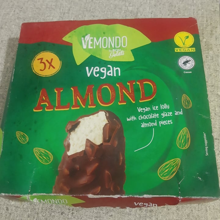 photo of Vemondo  Gelato con Mandorle shared by @mediamenteveg on  22 Aug 2022 - review