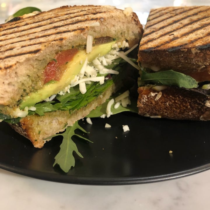 review photo of Kafé Plattan Walnut pesto sourdough shared by @soyali on 13 Apr 2022 - review