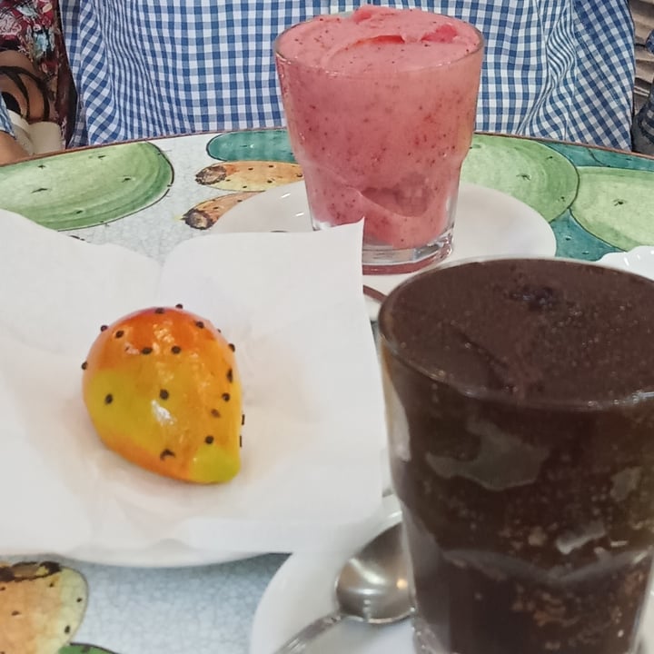 review photo of The Sicilian Dario Di Ficarra Granite (Fragola E Cioccolato) shared by @alicevee on 07 Aug 2022 - review