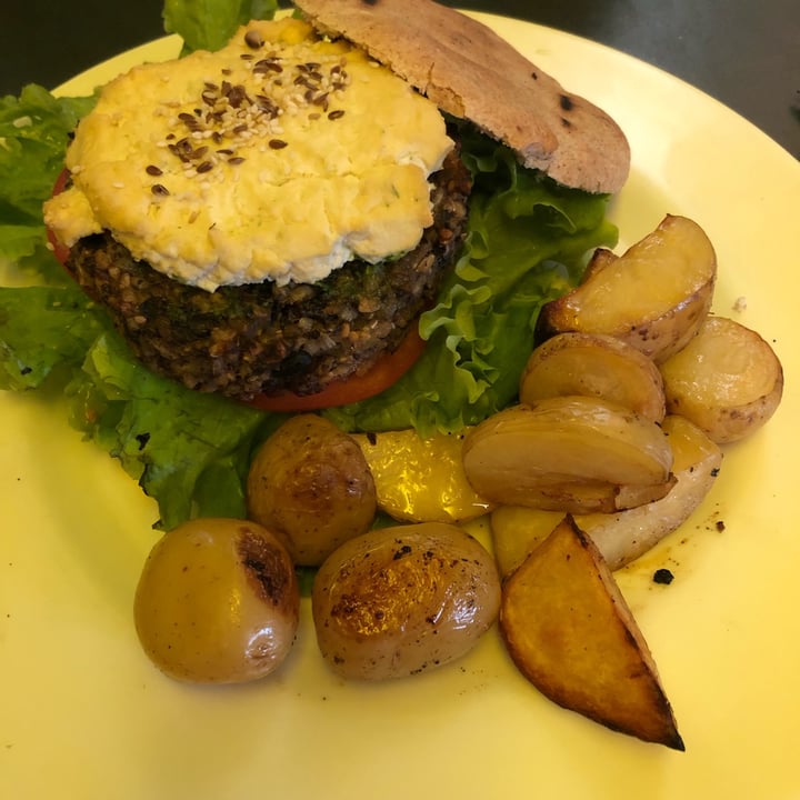 photo of Sattva Sandwich de hamburguesa veggie shared by @anavegar on  05 Dec 2021 - review