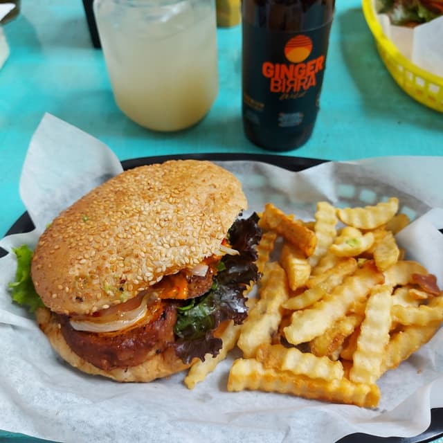 Photo of the dish “Amburguesa de arrachera de seitán”