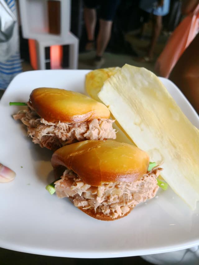 Photo of the dish “Young Jack Pacman Slider + Chips”