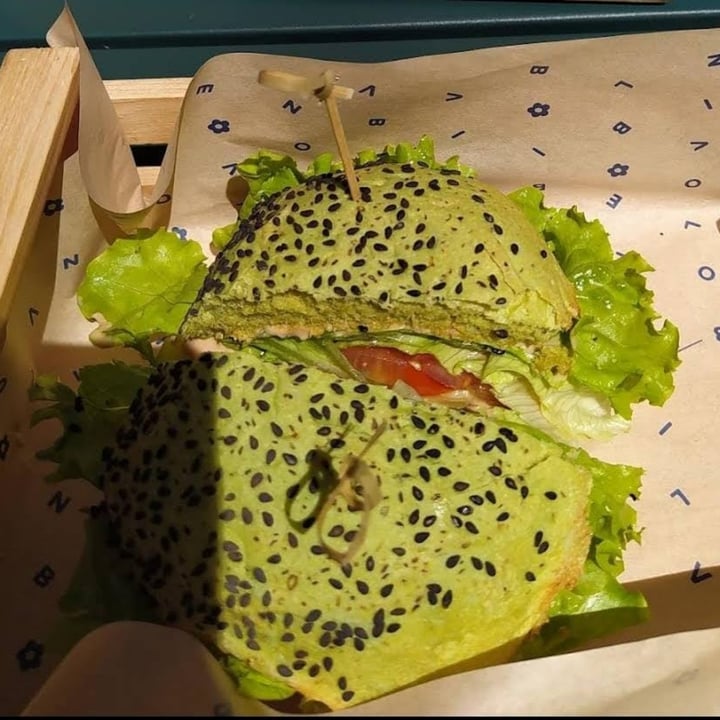 photo of Flower Burger Jungle Burger shared by @viveregreenn on  28 Nov 2021 - review