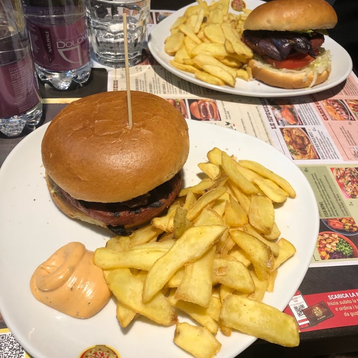 photo of Old Wild West No meat burger shared by @serenitaz on  13 Nov 2021 - review