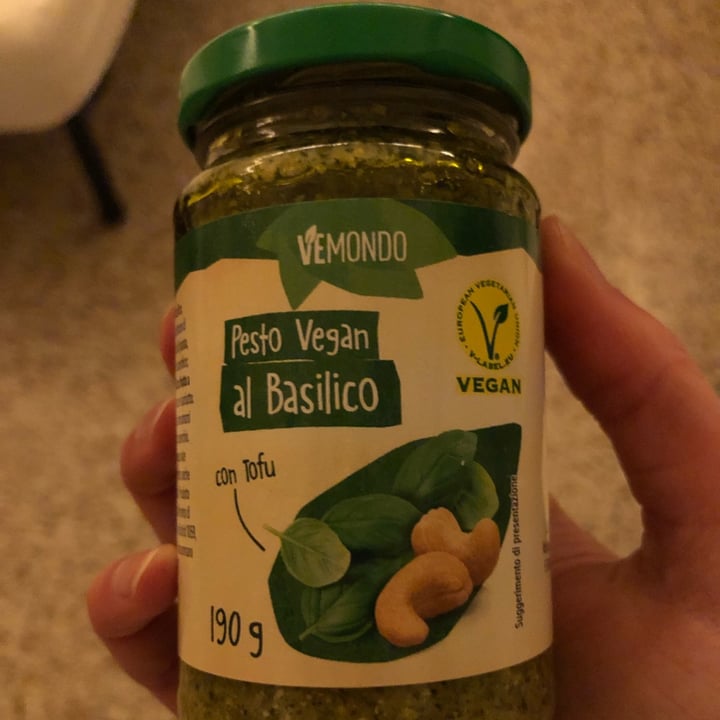 photo of Vemondo Pesto Vegan al Basilico con Tofu shared by @jessbertus on  24 Jan 2022 - review