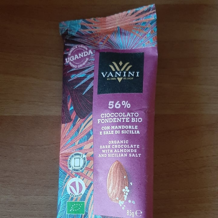 review photo of Vanini Cioccolato fondente con mandorle e sale di sicilia shared by @darylsbae on 26 Mar 2022 - review
