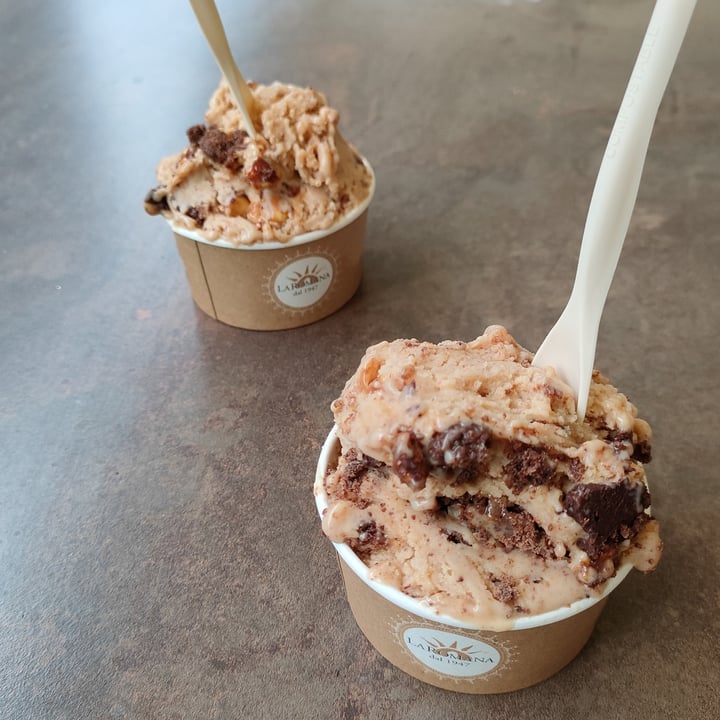 photo of Gelateria La Romana Crumbles pralinato alla mandorla shared by @forsenonsicrescemai on  01 May 2022 - review