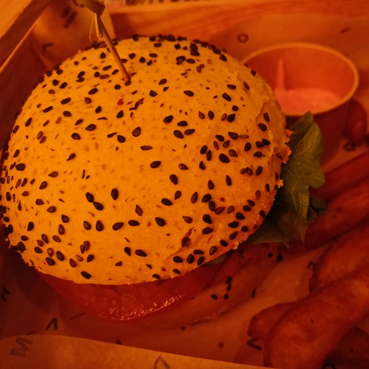 review photo of Flower Burger Spicy cecio shared by @artisticale on 16 Apr 2022 - review
