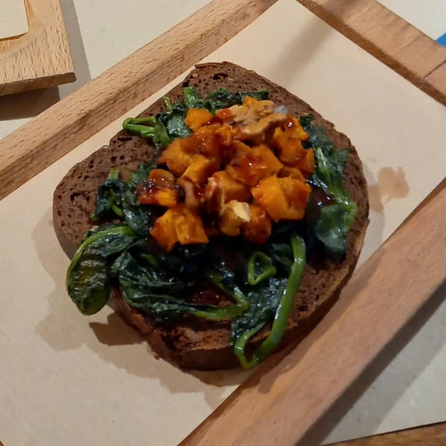 Photo of the dish “Polpettine vegane e patate al forno con salsa rosa veg”
