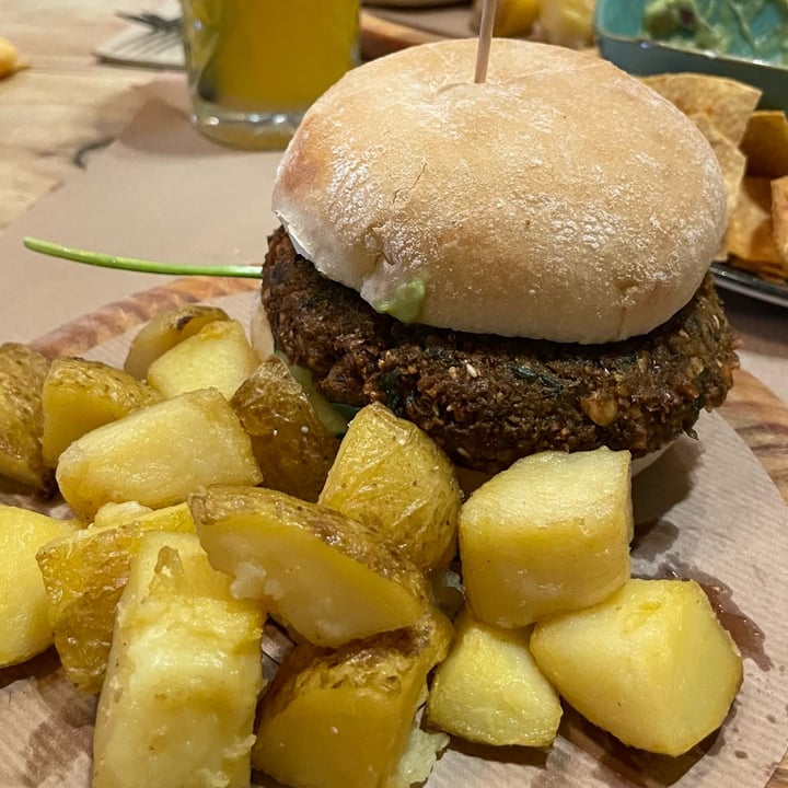 review photo of Boa Beach Valencia Vegan Falafel Burger shared by @mariagg on 09 Nov 2022 - review