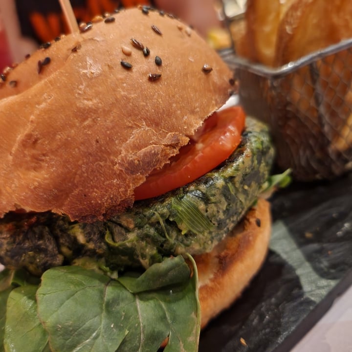 review photo of La Imperial Hamburguesa shared by @gigimarulanda on 23 Jan 2023 - review