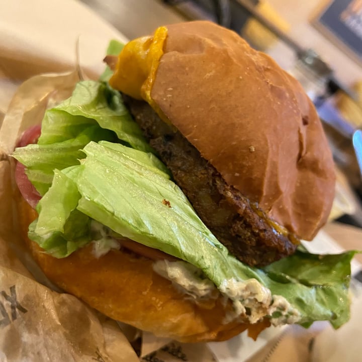 photo of Hank Burger Sergent Pepper shared by @fxk on  07 Nov 2022 - review