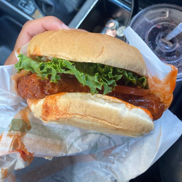 photo of Plant Power Fast Food Buffalo chicken sandwich shared by @majesticvegan on  11 May 2021 - review