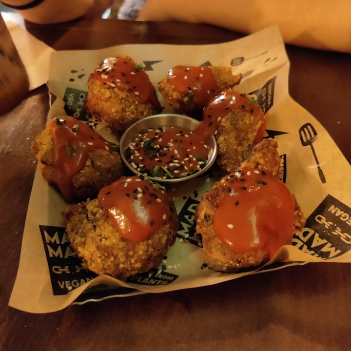 photo of Mad Mad Vegan Homemade Buffalo Coli Wings shared by @emilianogiangreco on  16 Mar 2022 - review