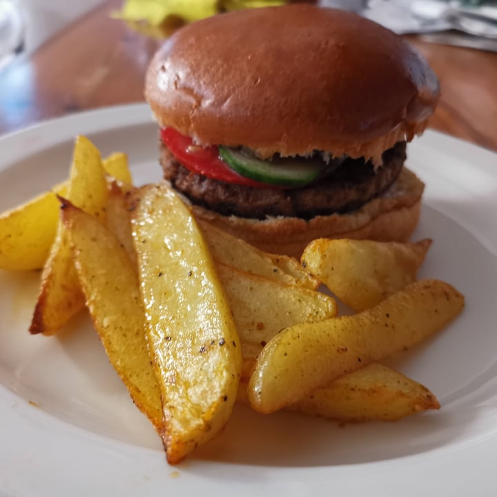photo of Fry's Family Food The Big Fry Burger shared by @dahlenehanslo1709 on  19 Dec 2020 - review