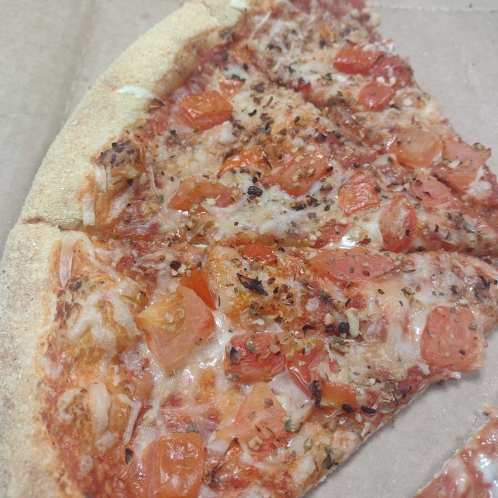 photo of Domino's Pizza - Swindon - East Vegan Margarita Pizza shared by @madelin123 on  31 Oct 2022 - review