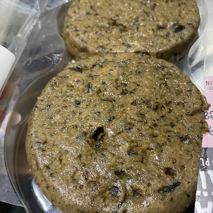 review photo of Coles Nature's Kitchen mushroom caramelised onion burgers shared by @arianemeschiatti on 05 Jul 2022 - review