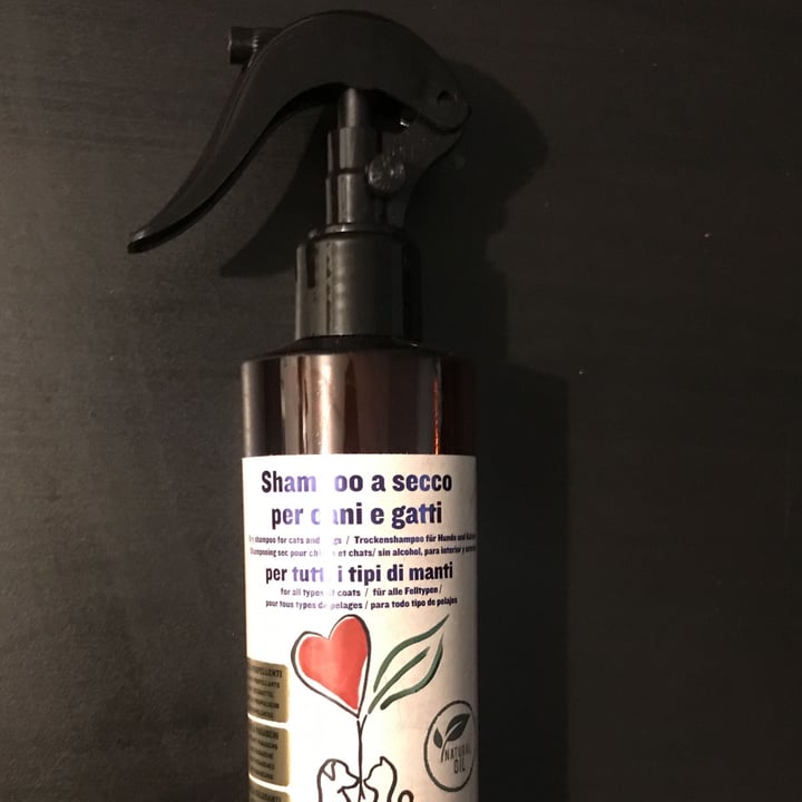review photo of m’ama pets Shampoo a sevco per cani e gatti shared by @francesca1993 on 28 Aug 2022 - review