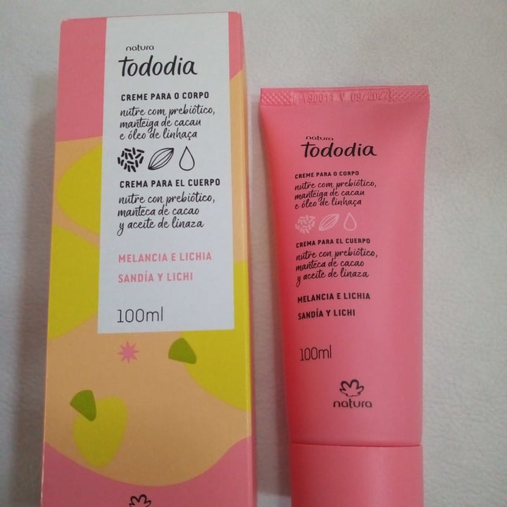 photo of Natura Crema tododia Sandia Y Lichi shared by @carodeluca16 on  27 Aug 2021 - review