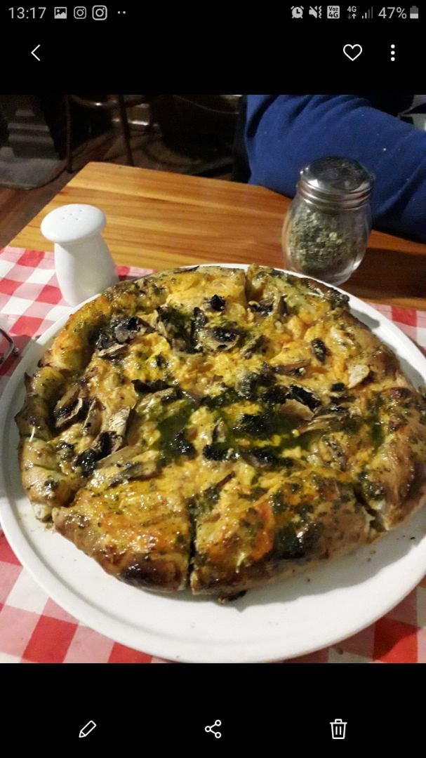 review photo of Polenta Pizzería Pizza Roja 🔥 Y Palitos De Queso 🖤 shared by @michellealexandra on 09 Jan 2020 - review