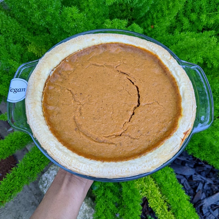 photo of Whole Foods Market Vegan Pumpkin Pie shared by @veggieassassin on  25 Nov 2022 - review