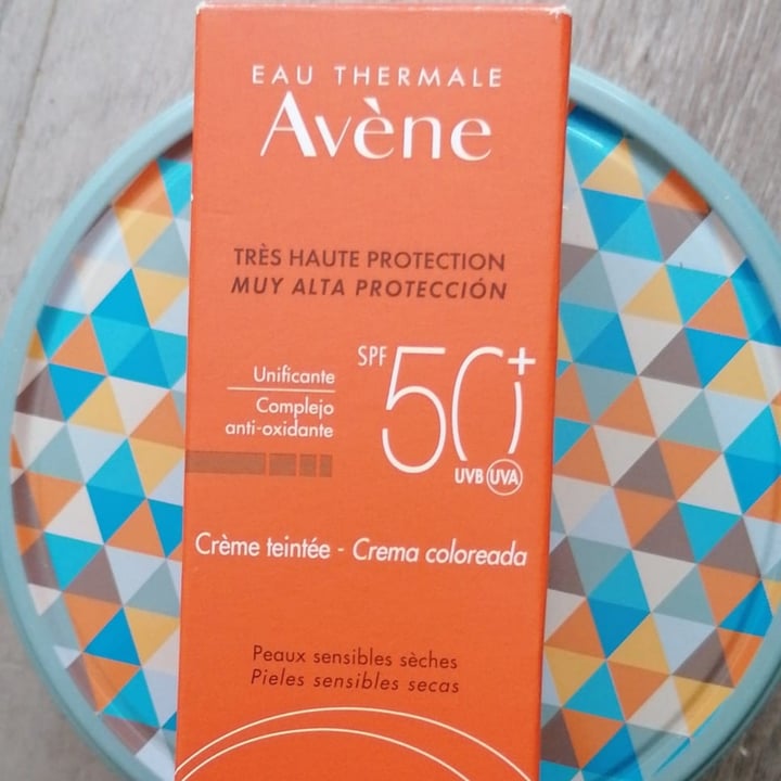 photo of Avène Crema con color shared by @blackbird on  18 Oct 2020 - review