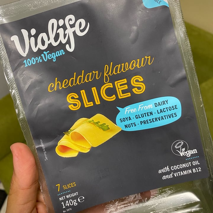 photo of Violife Cheddar Slices shared by @veganaporelmundo on  20 Sep 2022 - review